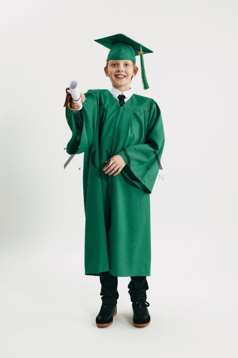 toge remise diplôme, toge verte, mortier académique, cérémonie fin d’études, toge universitaire, toge école primaire, toge lycée, tenue graduation, habit académique, cérémonie scolaire