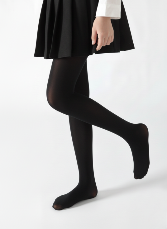 Collants noirs 40 deniers pour fille portés avec jupe plissée