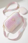 Sac à main rose fille avec papillon, détail en gros plan, sac à main de cérémonie raffiné