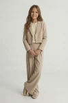 Ensemble de cérémonie fille Emi beige, vue de dos, finition raffinée, ensemble beige