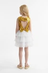 Robe Riva blanc et or vue de dos – découpe en goutte, deux nœuds à sequins et jupe en tulle blanc