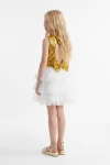 Robe Riva blanc et or de dos, de trois quarts – découpe, nœud à sequins à la taille et couches de tulle