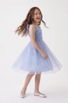 Robe Rina – jupe évasée en tulle à sequins colorés pendant une pirouette, silhouette entière