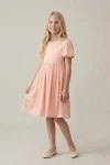 Robe Sia rose longueur genou – silhouette entière de face, fond de studio