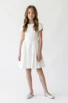 Robe Rumi blanche à encolure ronde et manches tulipe – silhouette entière de face