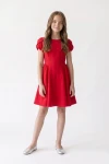 Robe de cérémonie Rumi rouge à manches tulipe – vue de face, silhouette entière