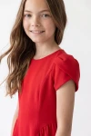 Robe Rumi rouge – manche tulipe et texture du tissu, vue de trois quarts