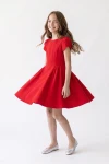 Robe Rumi rouge – jupe évasée pendant une pirouette, silhouette entière