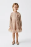 Robe Iga beige à manches longues et nœud en tulle – silhouette entière de face
