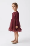 Robe Iga bordeaux à manches longues – vue de trois quarts côté, silhouette entière