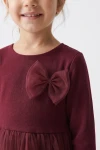 Robe Iga bordeaux – détail du nœud en tulle et de l'encolure ronde