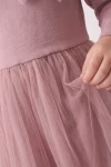 Robe Iga rose – gros plan du haut uni et du tulle froncé de la jupe