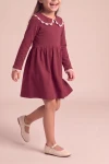 Robe Estera bordeaux – jupe froncée en mouvement, vue de face