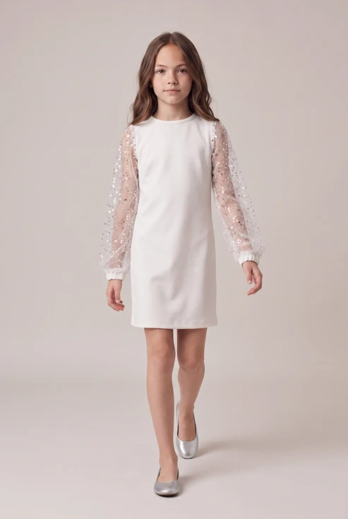 Robe de communion Vivienne blanche à manches en tulle pailleté – silhouette entière en mouvement, vue de face