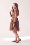Robe Holly léopard de profil – nœud de la ceinture au dos de la taille