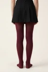 Collants bordeaux opaques portés – vue de dos