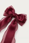 Barrette à nœud bordeaux – gros plan du centre du nœud, boucles en satin et organza