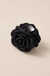 Pince crabe à fleur noire sur fond beige – vue de trois quarts
